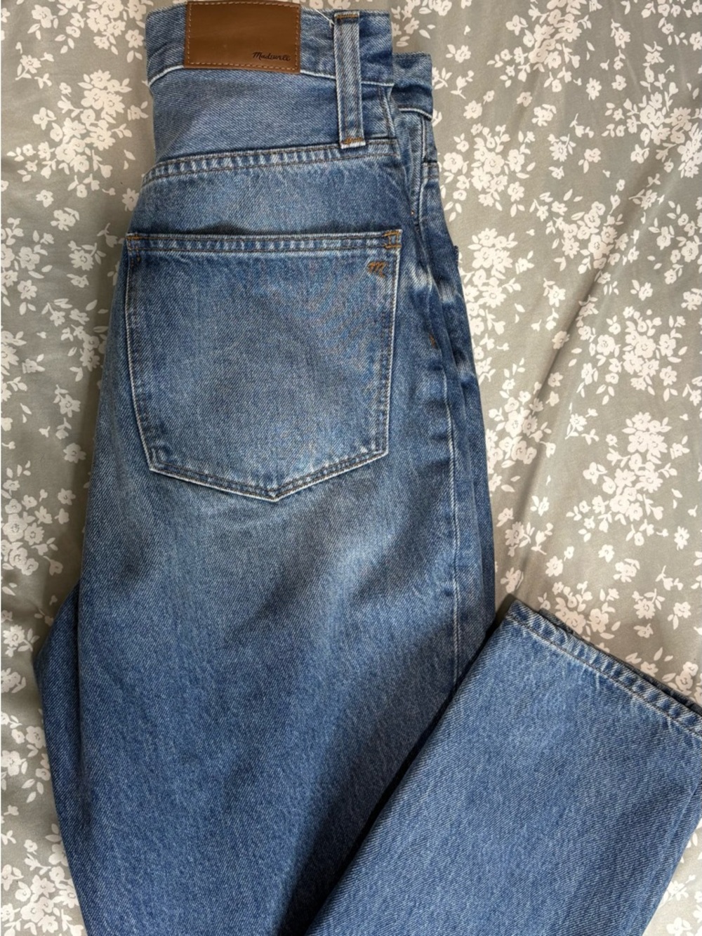Madewell The Momjean High-Rise Tapered Jeans Melva Wash
Size 28